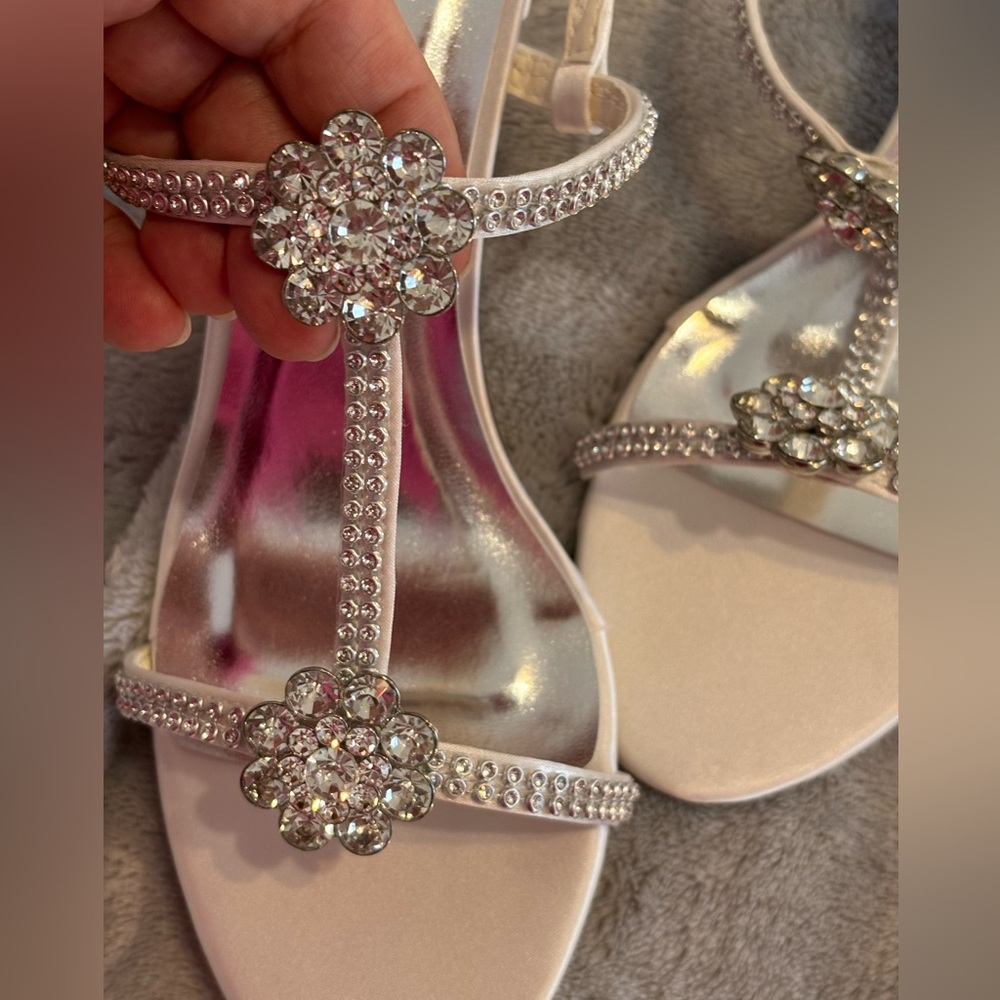 NWOT Elegant sandals Sz 37